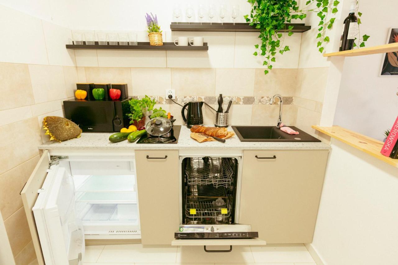 Chmielna - 250M Od Zlotych Tarasow, 350M Od Dworca Centralnego - Wifi - Smart Tv 55 Cali - Better Rental 华沙 外观 照片